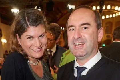 ehefrau von django asül
